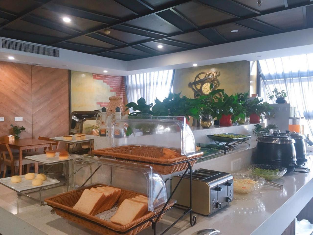 Nostalgia Hotel Near Tianjin Polar Ocean Word- Tianjin Fonte Joy World, 10 Minutes Drive Away From Tianjin Tanggu High-Speed Railway Station, Free Ice-Cream, Mineral Water, Snacks And Laundry Service, English Communication Well エクステリア 写真