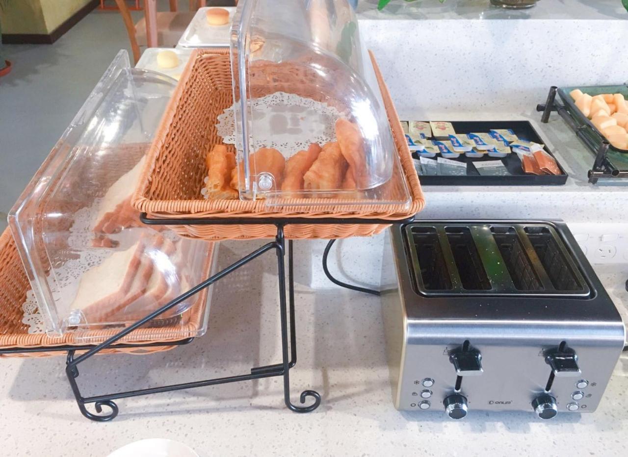 Nostalgia Hotel Near Tianjin Polar Ocean Word- Tianjin Fonte Joy World, 10 Minutes Drive Away From Tianjin Tanggu High-Speed Railway Station, Free Ice-Cream, Mineral Water, Snacks And Laundry Service, English Communication Well エクステリア 写真
